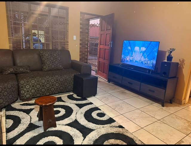 2 BEDROOM APARTMENT FOR SALE IN WATERVAL EAST